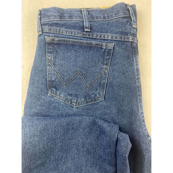 NWT Wrangler Straight Jeans Women's Size 36x34 Blue Denim Cotton Relaxed Fit - Picture 11 of 11